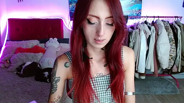 Snapshot of alisseallie chatting on 10/14/25, 09:36 alisseallie online show from 10/14/25, 09:36