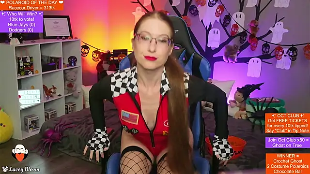 TheLaceyBloom online show from 10/30/25, 01:26