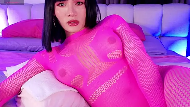 Snapshot of sweetieluna01 chatting on 07/18/26, 01:25 sweetieluna01 online show from 07/18/26, 01:25