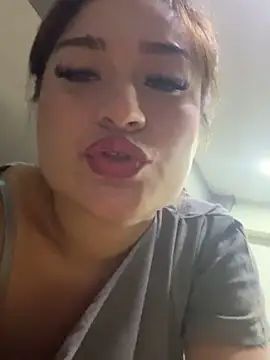 Snapshot of LuceroRm chatting on 06/17/26, 04:34 LuceroRm online show from 06/17/26, 04:34