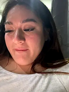 Snapshot of LuceroRm chatting on 10/10/25, 06:47 LuceroRm online show from 10/10/25, 06:47