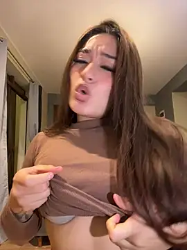 Snapshot of LuceroRm chatting on 07/11/26, 05:41 LuceroRm online show from 07/11/26, 05:41