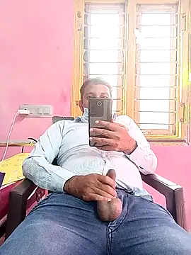 adicma123 online show from 10/31/25, 09:39