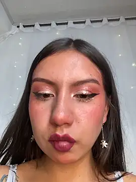 Cinnamon Meow online show from 11/18/25, 09:40