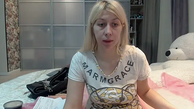 KyliePag online show from 12/17/25, 07:13