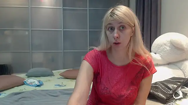 KyliePag online show from 10/28/25, 08:13