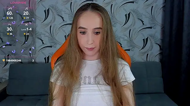 Snapshot of _mira_cle_ chatting on 02/12/25, 11:30 mira cle online show from 02/12/25, 11:30