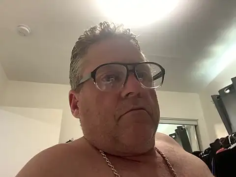 Snapshot of iwantutocum1X chatting on 04/14/26, 07:19 iwantutocum1X online show from 04/14/26, 07:19