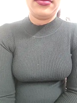 Snapshot of ANGE-MOU chatting on 12/17/25, 01:43 ANGE-MOU online show from 12/17/25, 01:43