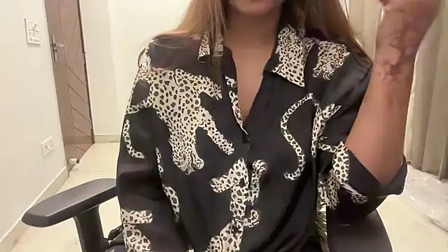 Queen Sakhi online show from 03/19/25, 07:49