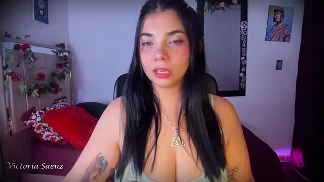 victoriaasaenz  online show from 07/01/26, 12:00