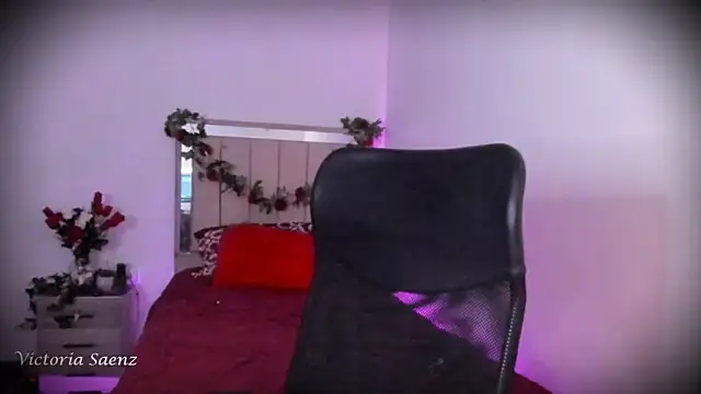 victoriaasaenz  online show from 04/05/26, 12:50