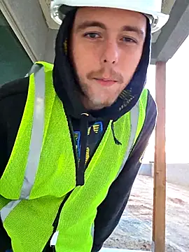 Snapshot of stonerkid578 chatting on 10/22/25, 01:32 stonerkid578 online show from 10/22/25, 01:32