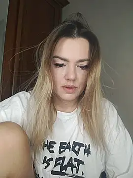 KrissSexi online show from 12/18/25, 04:39