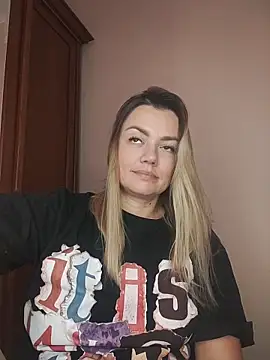 KrissSexi online show from 11/17/25, 09:57