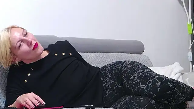 elsiemacks online show from 11/19/25, 08:31