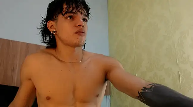 Snapshot of AlbertBernal69 chatting on 02/26/25, 02:30 AlbertBernal69 online show from 02/26/25, 02:30