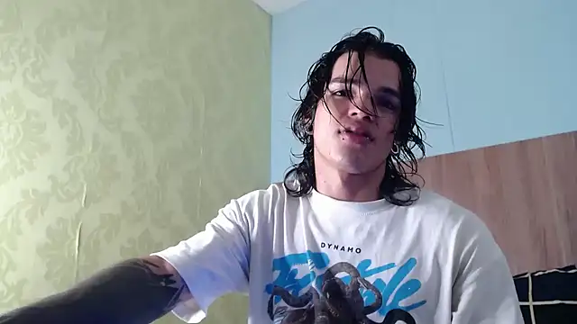 Snapshot of AlbertBernal69 chatting on 10/05/25, 03:41 AlbertBernal69 online show from 10/05/25, 03:41