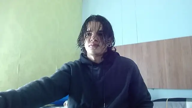 Snapshot of AlbertBernal69 chatting on 10/07/25, 03:18 AlbertBernal69 online show from 10/07/25, 03:18