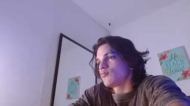 Snapshot of AlbertBernal69 chatting on 10/15/25, 03:16 AlbertBernal69 online show from 10/15/25, 03:16