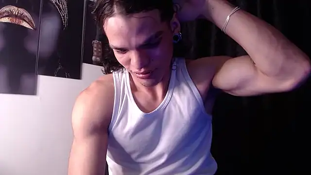 Snapshot of AlbertBernal69 chatting on 10/19/25, 03:42 AlbertBernal69 online show from 10/19/25, 03:42