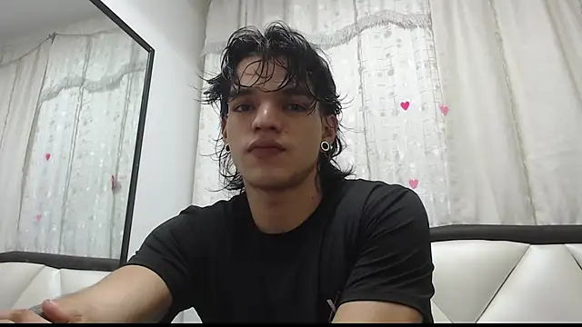 Snapshot of AlbertBernal69 chatting on 03/17/25, 07:35 AlbertBernal69 online show from 03/17/25, 07:35