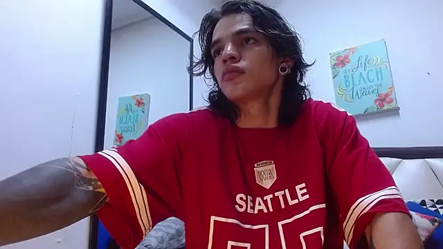 Snapshot of AlbertBernal69 chatting on 09/15/25, 03:29 AlbertBernal69 online show from 09/15/25, 03:29
