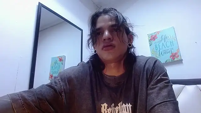 Snapshot of AlbertBernal69 chatting on 09/16/25, 03:40 AlbertBernal69 online show from 09/16/25, 03:40