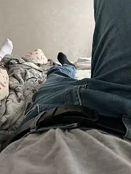 Snapshot of mihaixxx1 chatting on 11/04/25, 11:03 mihaixxx1 online show from 11/04/25, 11:03