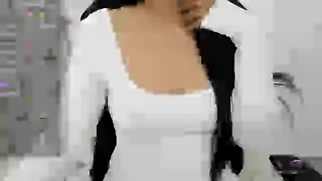 Snapshot of Sweet_Riya chatting on 03/04/25, 06:47 Sweet Riya online show from 03/04/25, 06:47