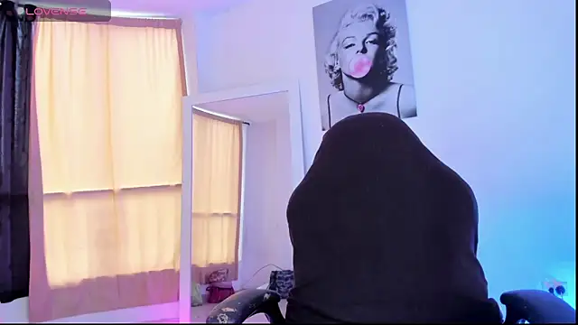 Snapshot of caroldirty chatting on 10/10/25, 08:31 caroldirty online show from 10/10/25, 08:31