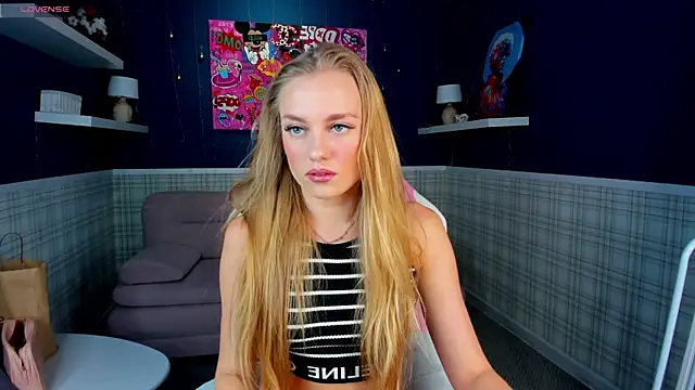 Snapshot of Barbie_Lis chatting on 01/20/25, 11:43 Barbie Lis online show from 01/20/25, 11:43