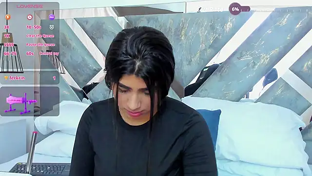 Snapshot of ZiaCalifa chatting on 10/31/25, 12:13 ZiaCalifa online show from 10/31/25, 12:13