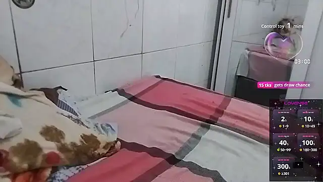 Snapshot of MinaBoss chatting on 11/25/25, 01:28 MinaBoss online show from 11/25/25, 01:28