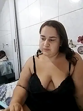 Snapshot of MinaBoss chatting on 10/26/25, 02:45 MinaBoss online show from 10/26/25, 02:45