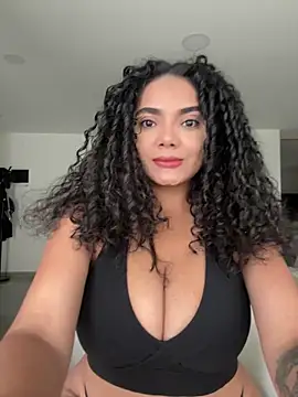 Snapshot of Mariecurl chatting on 04/07/26, 09:05 Mariecurl online show from 04/07/26, 09:05