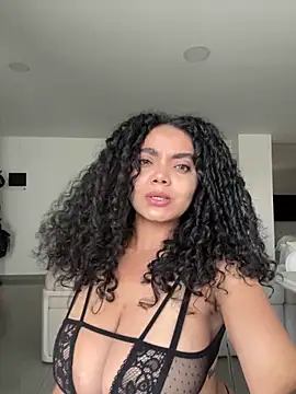 Snapshot of Mariecurl chatting on 03/13/26, 08:03 Mariecurl online show from 03/13/26, 08:03