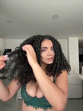 Snapshot of Mariecurl chatting on 03/19/26, 09:04 Mariecurl online show from 03/19/26, 09:04