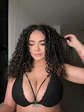 Snapshot of Mariecurl chatting on 07/11/26, 03:18 Mariecurl online show from 07/11/26, 03:18