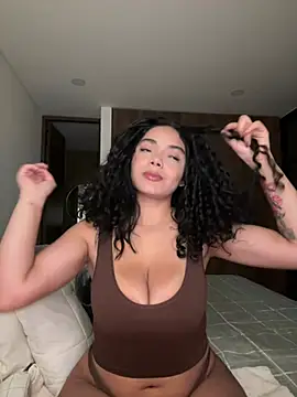 Snapshot of Mariecurl chatting on 02/07/25, 11:03 Mariecurl online show from 02/07/25, 11:03