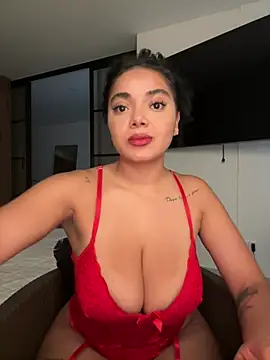 Snapshot of Mariecurl chatting on 02/14/25, 10:04 Mariecurl online show from 02/14/25, 10:04