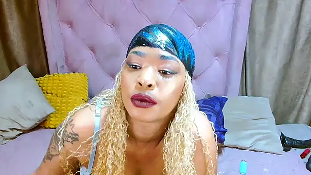 Snapshot of AFRICANGODDESSXXX chatting on 10/15/25, 12:53 AFRICANGODDESSXXX online show from 10/15/25, 12:53