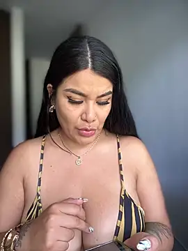 Insane Issa online show from 11/22/25, 04:17