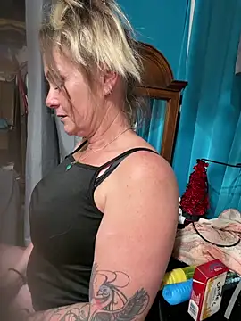 SummerBlueMoon online show from 03/23/26, 07:41