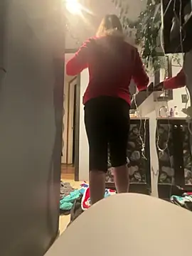 SummerBlueMoon online show from 02/09/26, 04:21