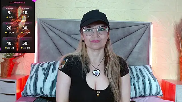 Esmeralda oikos online show from 05/29/26, 03:01