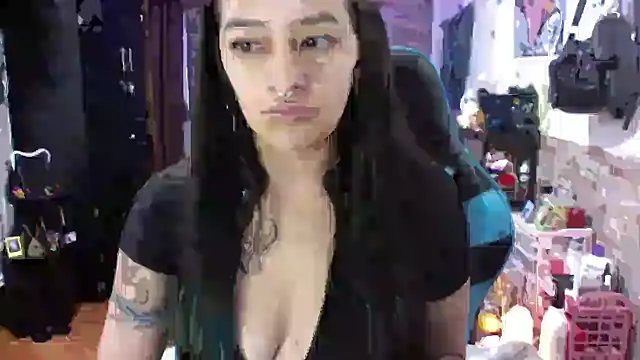 Snapshot of AngelaQueen_ chatting on 03/15/26, 03:41 AngelaQueen online show from 03/15/26, 03:41