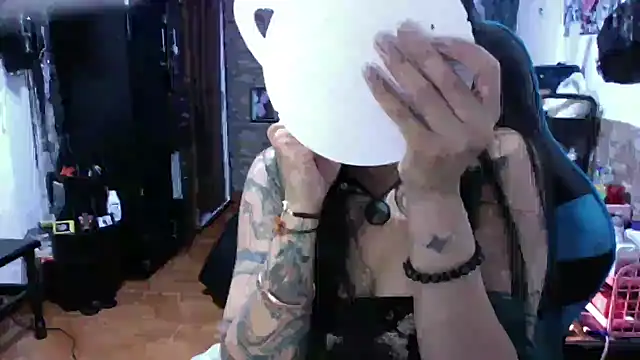 AngelaQueen  online show from 12/16/25, 04:44