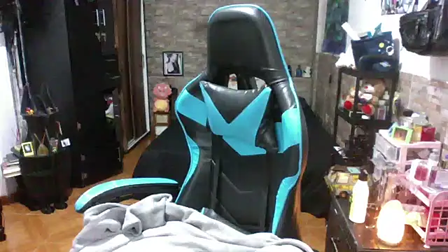 AngelaQueen  online show from 04/17/26, 06:00