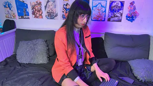 Snapshot of snowblack_ chatting on 06/06/26, 04:45 snowblack online show from 06/06/26, 04:45